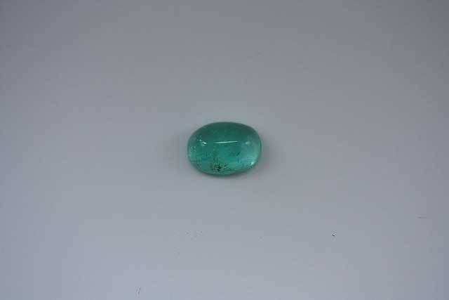 Emerald (Beryl) - Oval cabochon - 0.875 ct