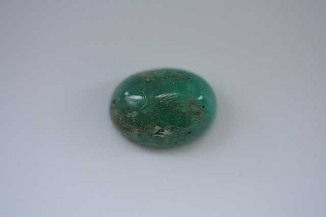 Emerald (Beryl) - Oval cabochon - 7.385 ct
